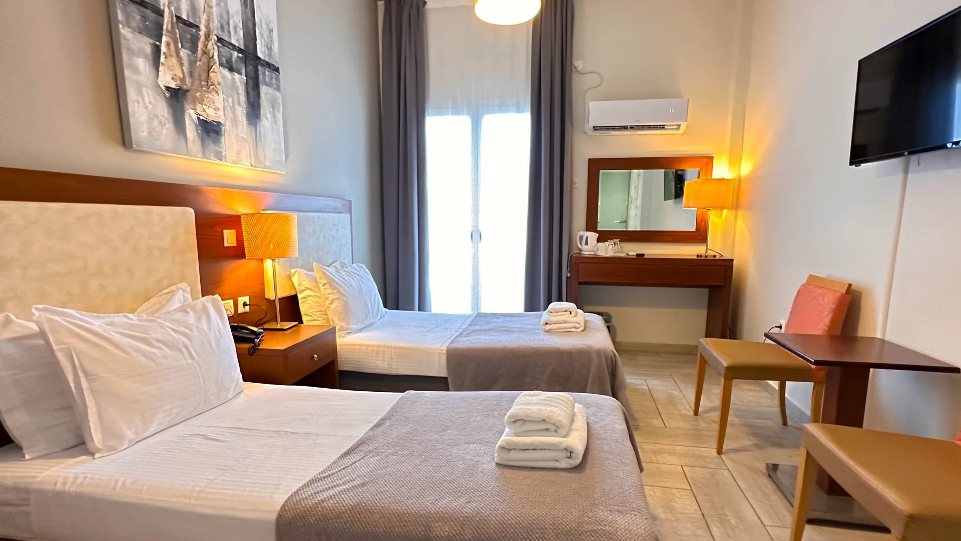 Comfort Double Back Village View — sofa bed area