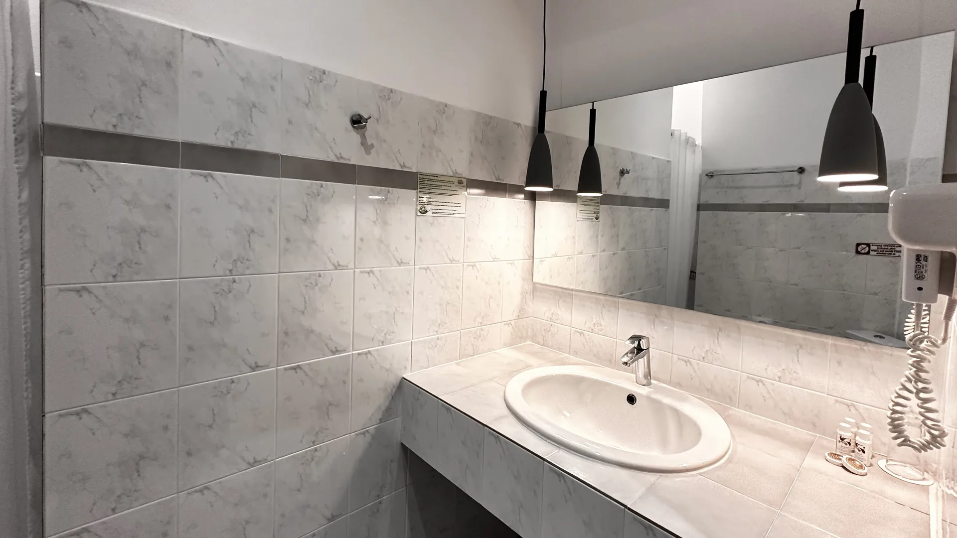 Comfort Double Back Village View — bathroom