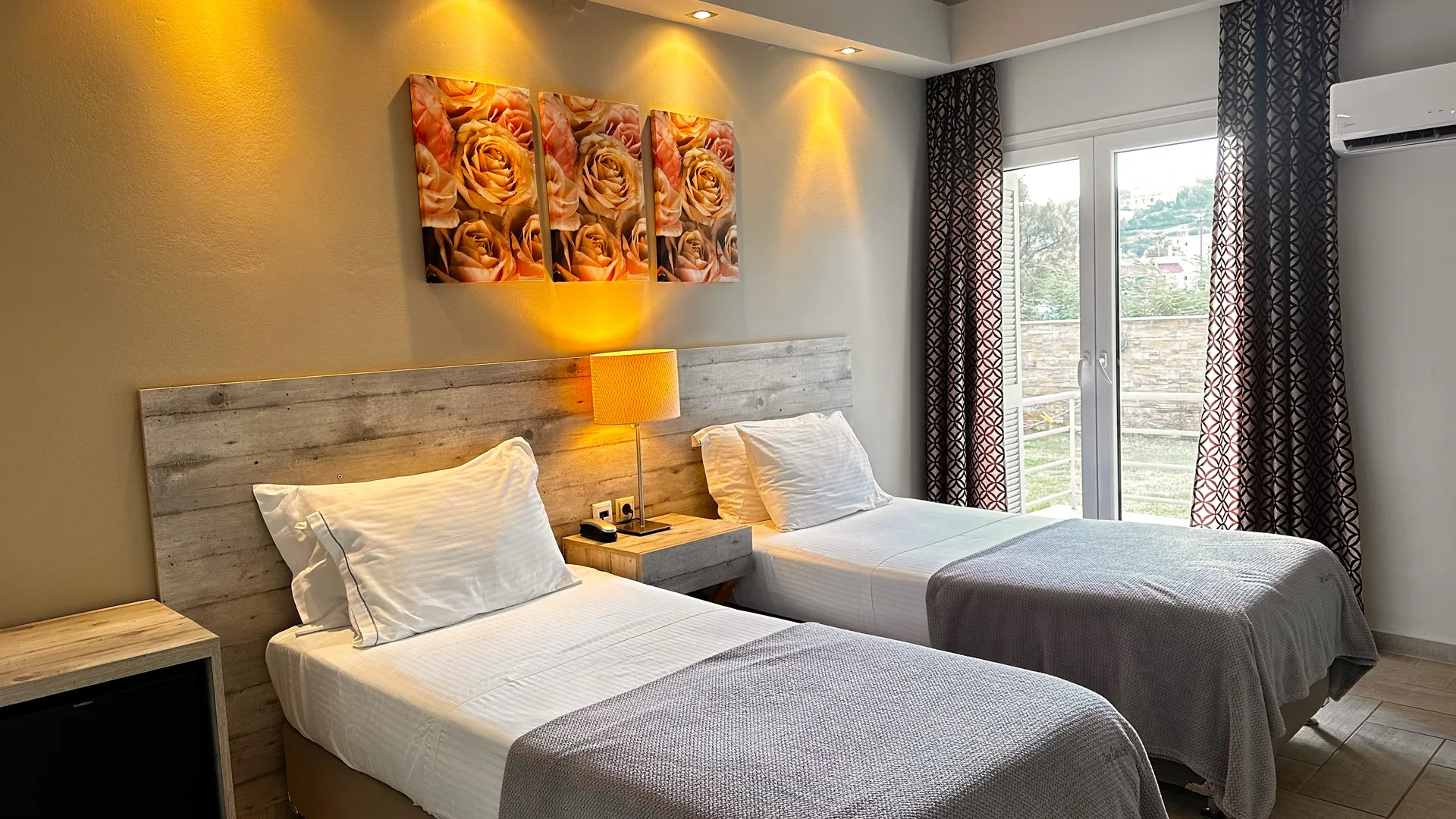 Classic Double or Twin Garden View — room interior view