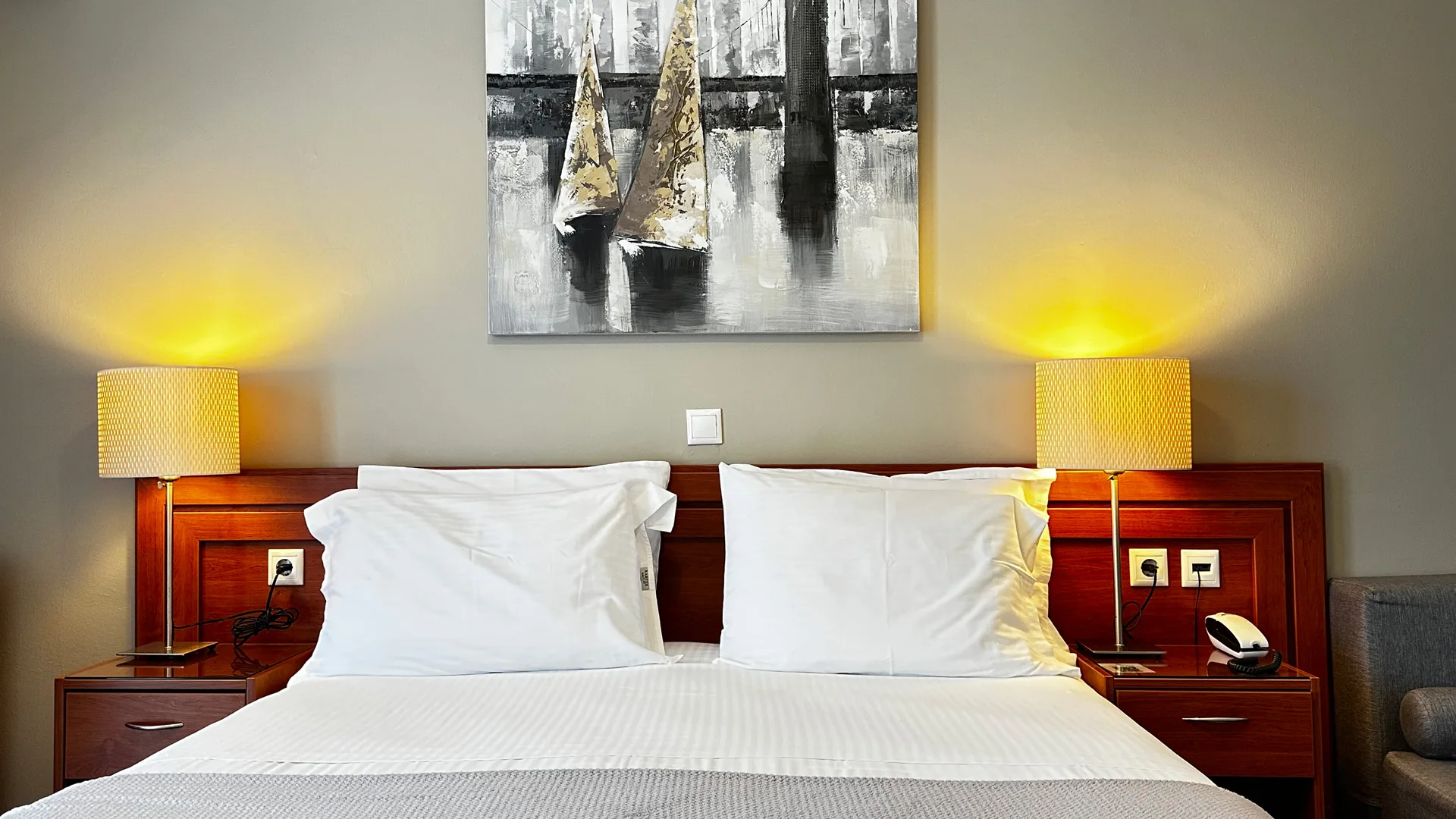 Superior Double Side Sea View — wardrobe and lounge area