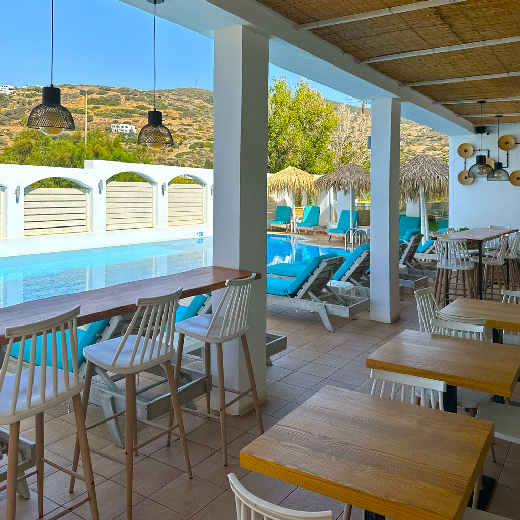 Hotel with pool in Andros Island